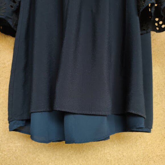GIBSON + LATIMER Off The Shoulder Eyelet Lace Flutter Sleeve Navy Blouse M - Picture 5 of 14